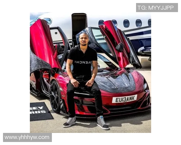 足球巨星驾车出行引发关注 现场粉丝热情围堵 车内生活首次曝光